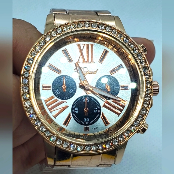 NWOT Dgjud Men's Quartz Watch-In Rose Gold with Crystal Bezel And White Face - Picture 5 of 7